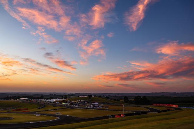 Final de semana muito especial aqui no Autódromo Velocitta com muita variação climática, muitas disputas e presença maci